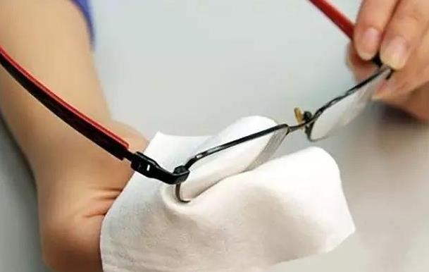 老花鏡防輻射眼鏡的作用、保養，你真的都懂嗎？