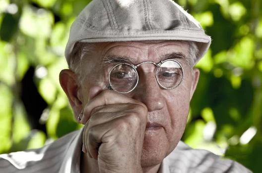 如何購買(mǎi)一副好的老花鏡？什么是漸進(jìn)多焦鏡？