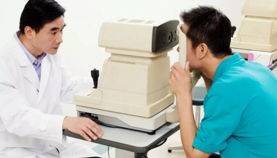 隨意配老花鏡的后果，實(shí)在太嚴重了！