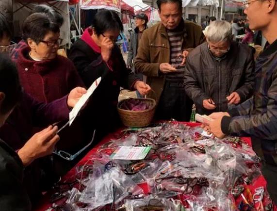怎么佩戴老花鏡？驗光 品牌 質(zhì)量 保養一個(gè)都不能少